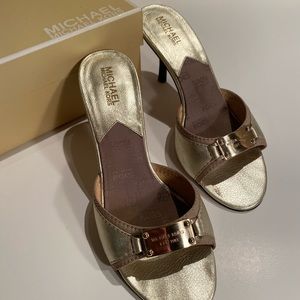 Michael Kors Classic Slide with buckle